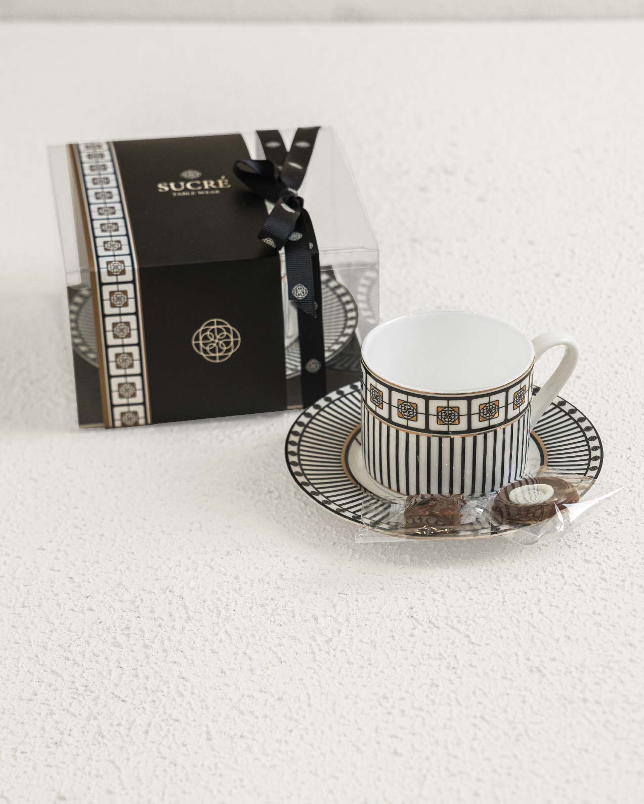 Elan Tea cup with chocolate